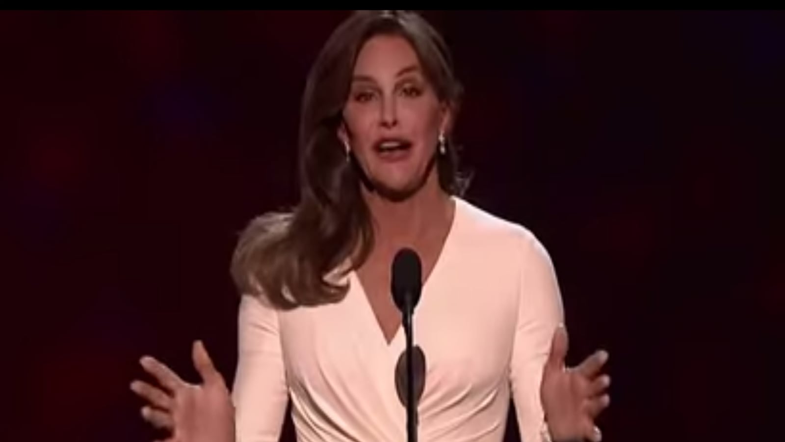 cheats/2015/07/15/caitlyn-jenner-accepts-courage-award/150716-caitlyn-jenner-espys-cheat_g9pghx