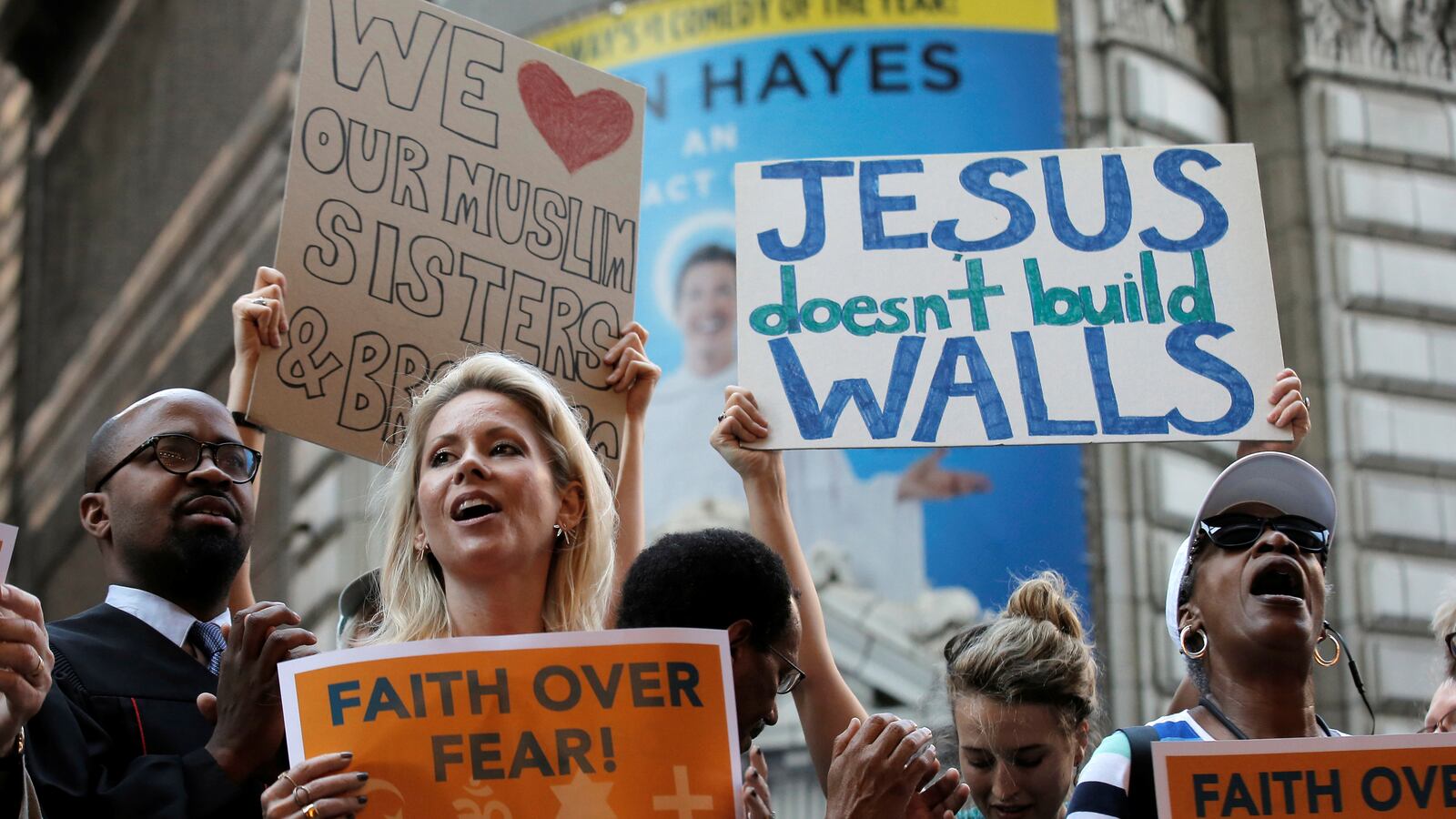 articles/2016/06/21/evangelicals-tepidly-inch-closer-to-trumpism/160621-resnick-trump-meeting-tease_n3nvip