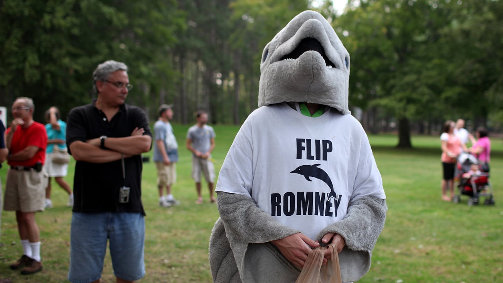 articles/2011/12/20/republicans-dissatisfied-with-their-presidential-field-dream-of-deadlock/romney-protester-medved_bve5wm