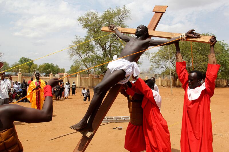 galleries/2017/04/14/good-friday-brings-gory-re-enactments-of-christ-s-crucifixion/170413-crucifixion-rennactments-03_ufxn6v