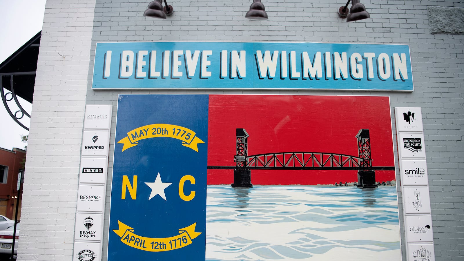 2019-09-04T203604Z_1977490201_MT1USATODAY13307352_RTRMADP_3_SEPT-4-2019-WILMINGTON-NC-USA-A-MURAL-IN-DOWNTOWN_ohtnvh
