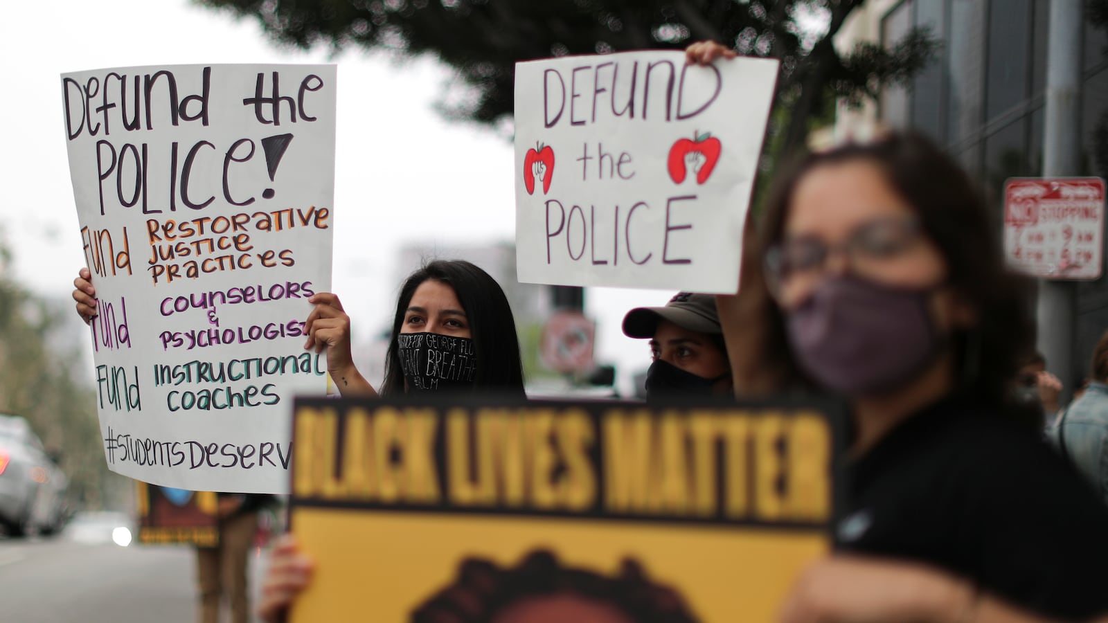 2020-06-23T000000Z_1521306803_RC24FH9LPW2A_RTRMADP_3_MINNESOTA-POLICE-PROTESTS-LOS-ANGELES_lj6raw