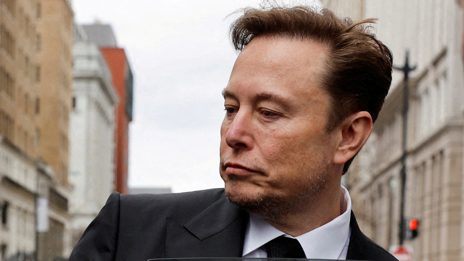 2023-04-20T023404Z_1803897860_RC24ZY9PXBUH_RTRMADP_3_TESLA-RESULTS-FSD_rnbvuo