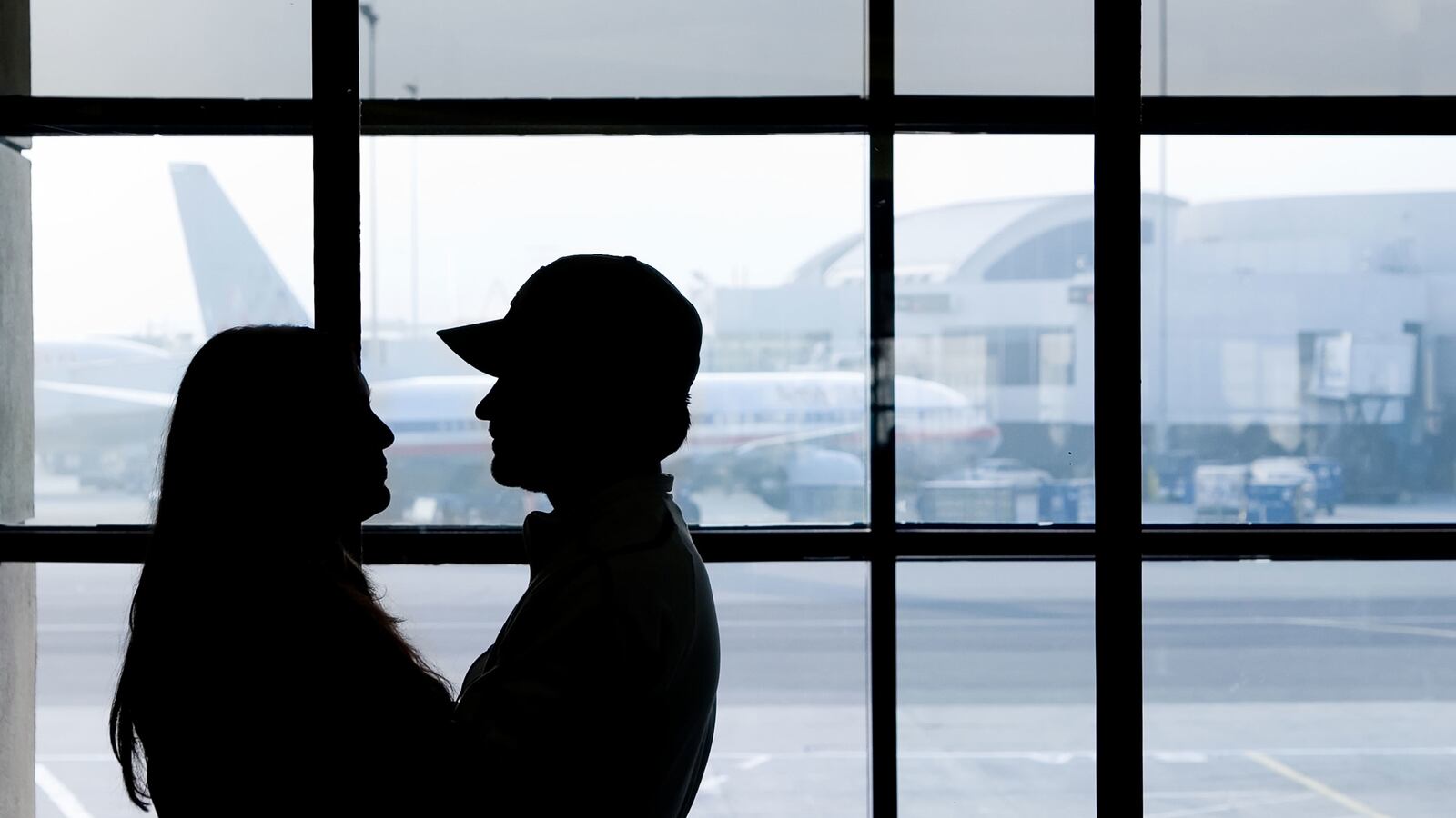 articles/2016/12/25/christmas-with-mom-but-not-each-other/161225-Klinec-christmas-apart-tease_kvmn0q