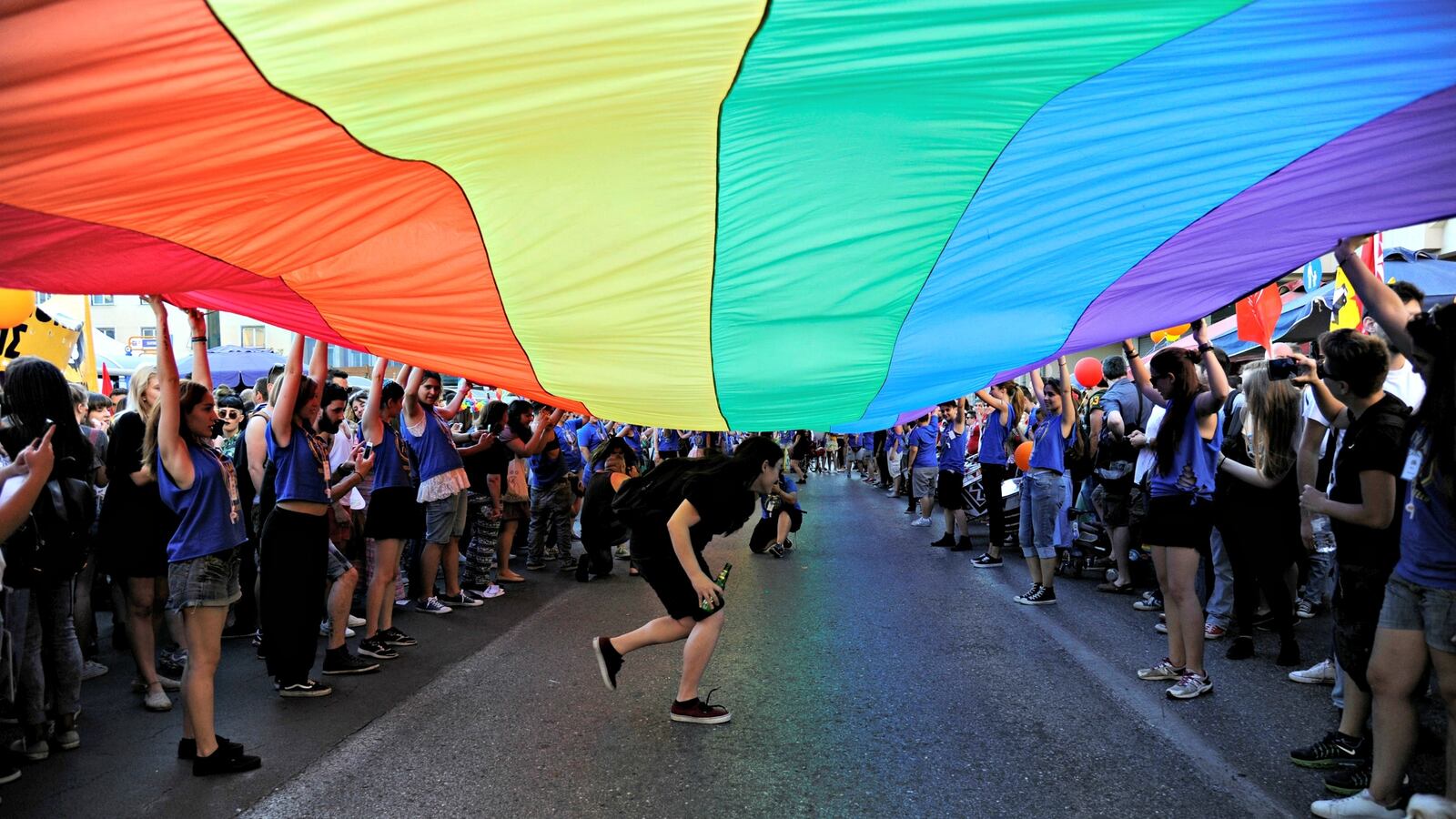 cheats/2016/06/27/miss-judge-strikes-down-anti-lgbt-bill/160612-lgbt-armed-man-cheat_rg19gb