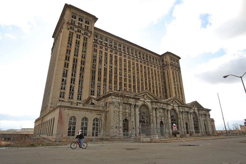 articles/2012/10/02/ruin-porn-detroit-style/detroit-decline-train-station-frum_yrgusg