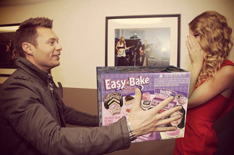 galleries/2011/12/18/jason-segal-britney-spears-chelsea-handler-and-more-celebrity-twitter-pictures/ryan-seacrest-celebrity-twitter-pictures_xmp6ut