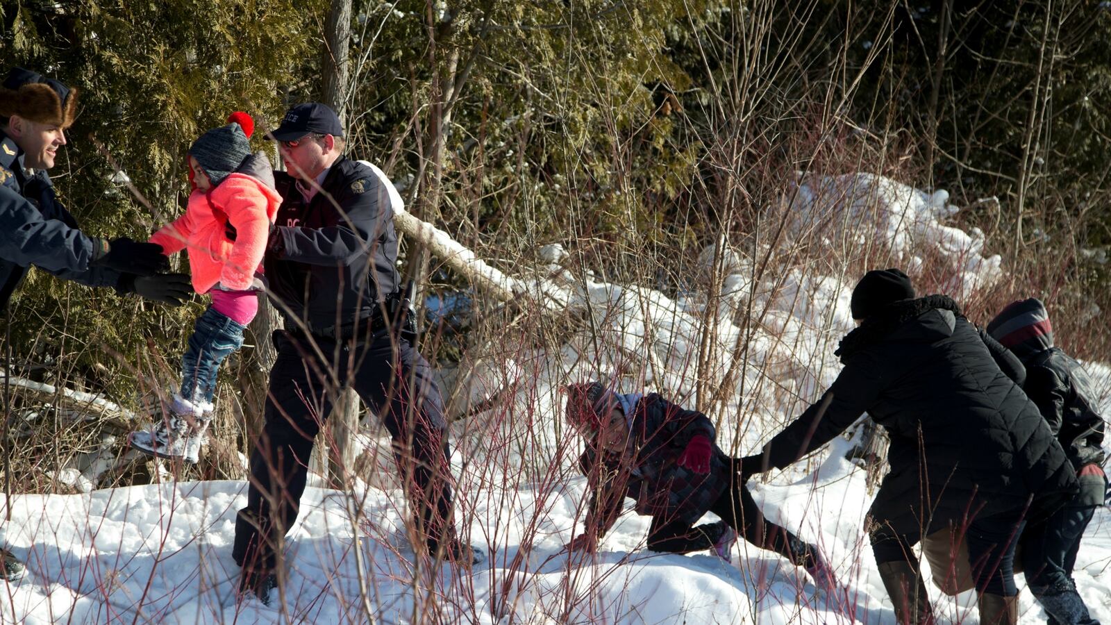 cheats/2017/02/18/9-people-escape-border-patrol-scramble-across-into-canada/170218-refugees-flee-u.s.-canada-cheat_lonqp3