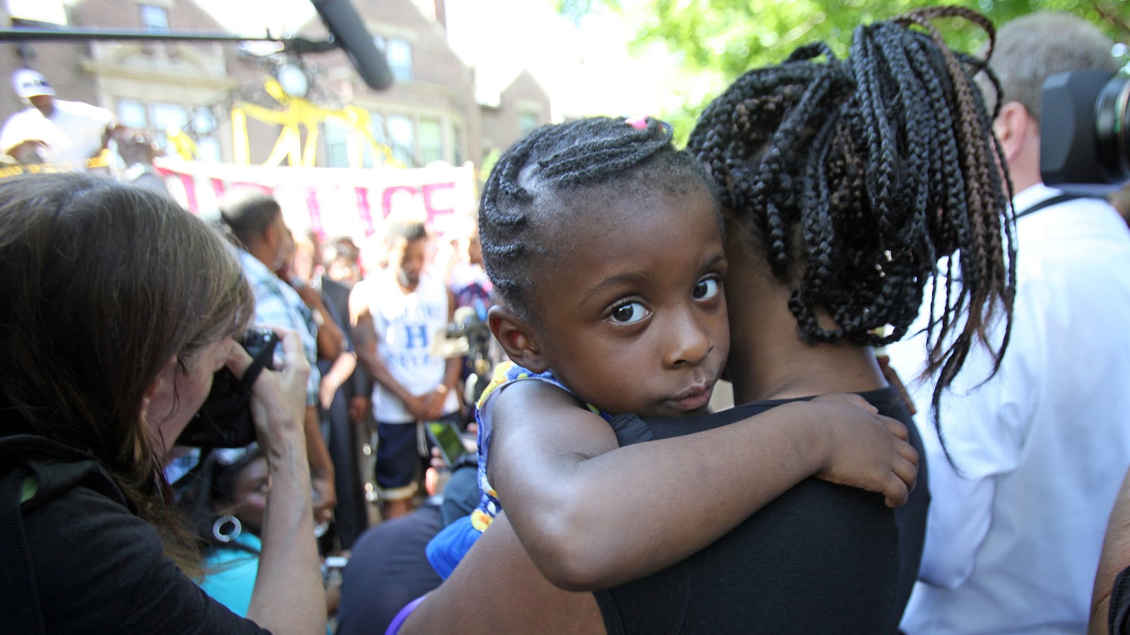 articles/2016/07/08/behind-lavish-reynolds-the-little-girl-in-the-back-of-the-car/160613-daly-stpaul-shooting-tease_q6gieg