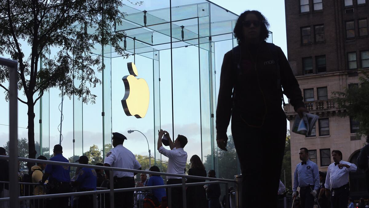 cheats/2012/10/02/samsung-files-iphone-5-suit/apple-samsung-suit-5-cheat_mcfa3t