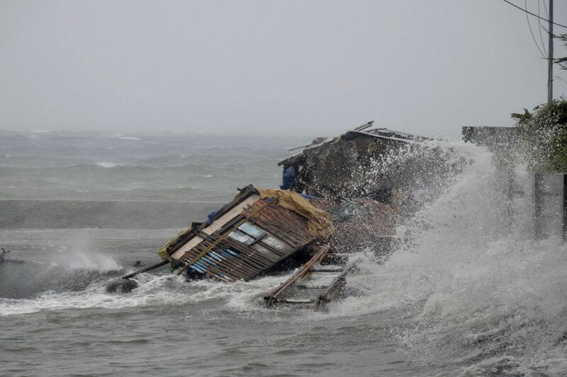 galleries/2013/11/08/monster-typhoon-haiyan-barrels-into-philippines-photos/typhoon-haiyan-7_vwsfbm