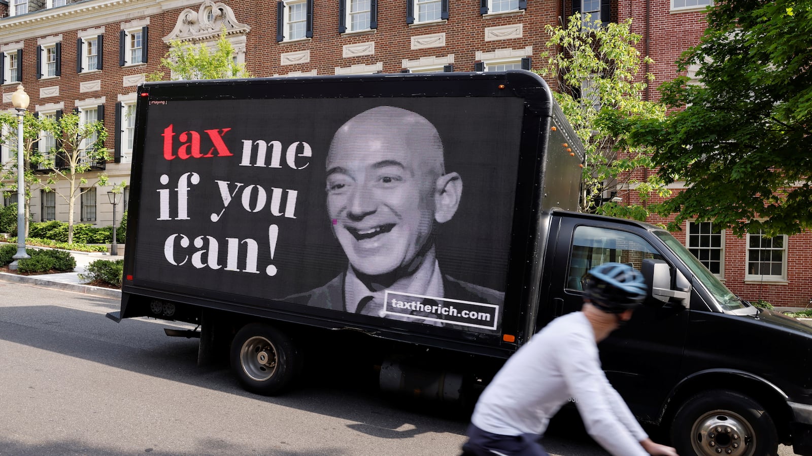 2021-05-17T223318Z_1975747228_RC2YHN90EA3S_RTRMADP_3_USA-PROTEST-TAX_1_e3vwsn