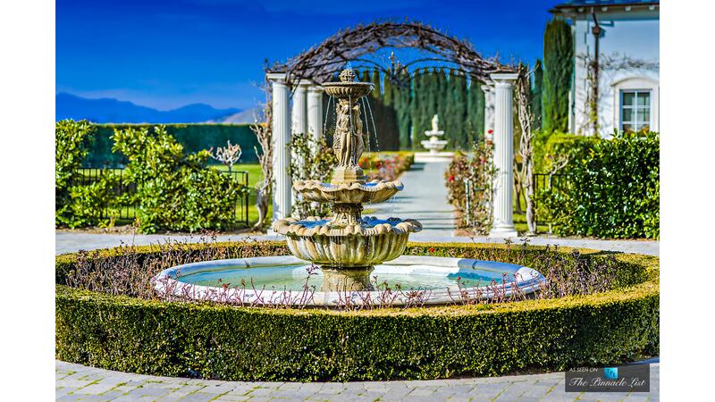 170923-mcnearney-omg-i-want-this-house-9_ijmjgj