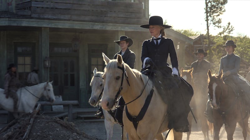 (L-R) Lucas Till as Garret Van Ness, Gillian Anderson as Constance Van Ness, Toby Hemingway as Willem Van Ness, and Aisling Franciosi as Trisha Van Ness.