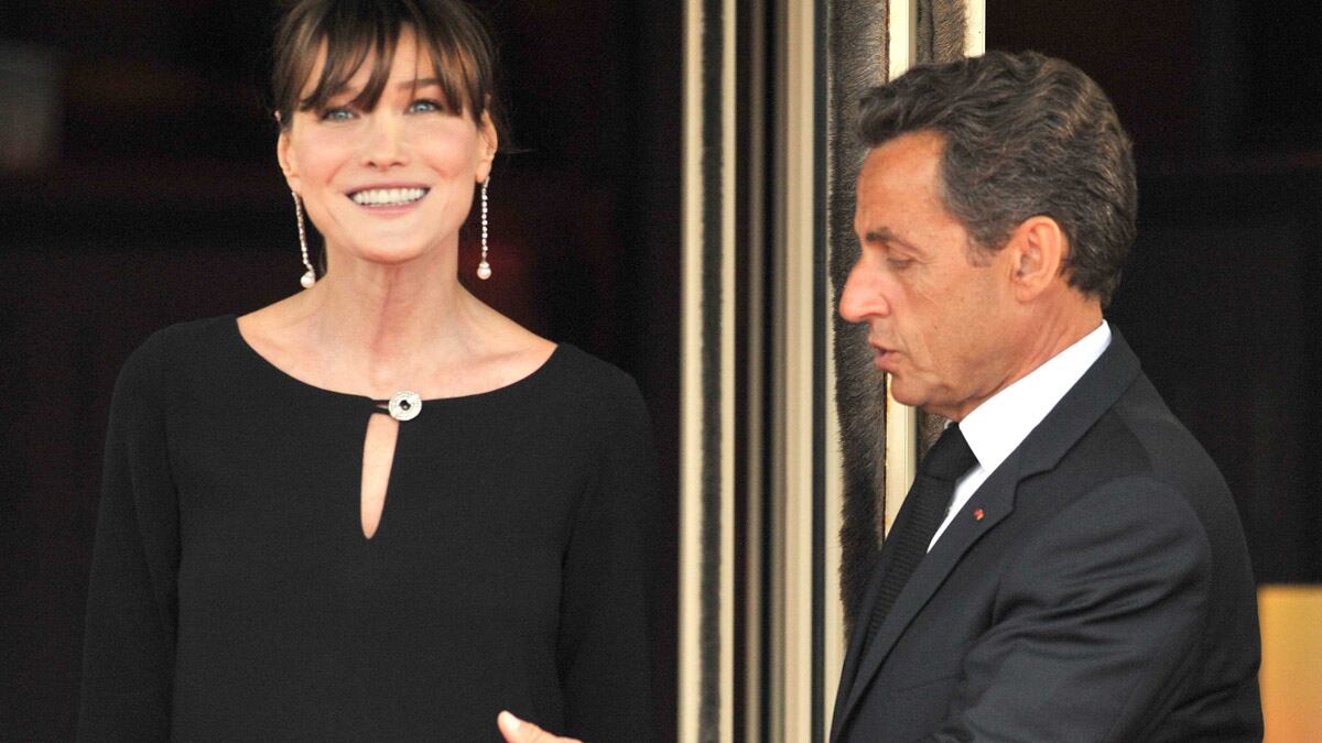 articles/2011/10/21/sarkozy-missed-daughter-s-birth-what-people-think/sarkozy-bruni-hospital-bennett-tease_cklbbx
