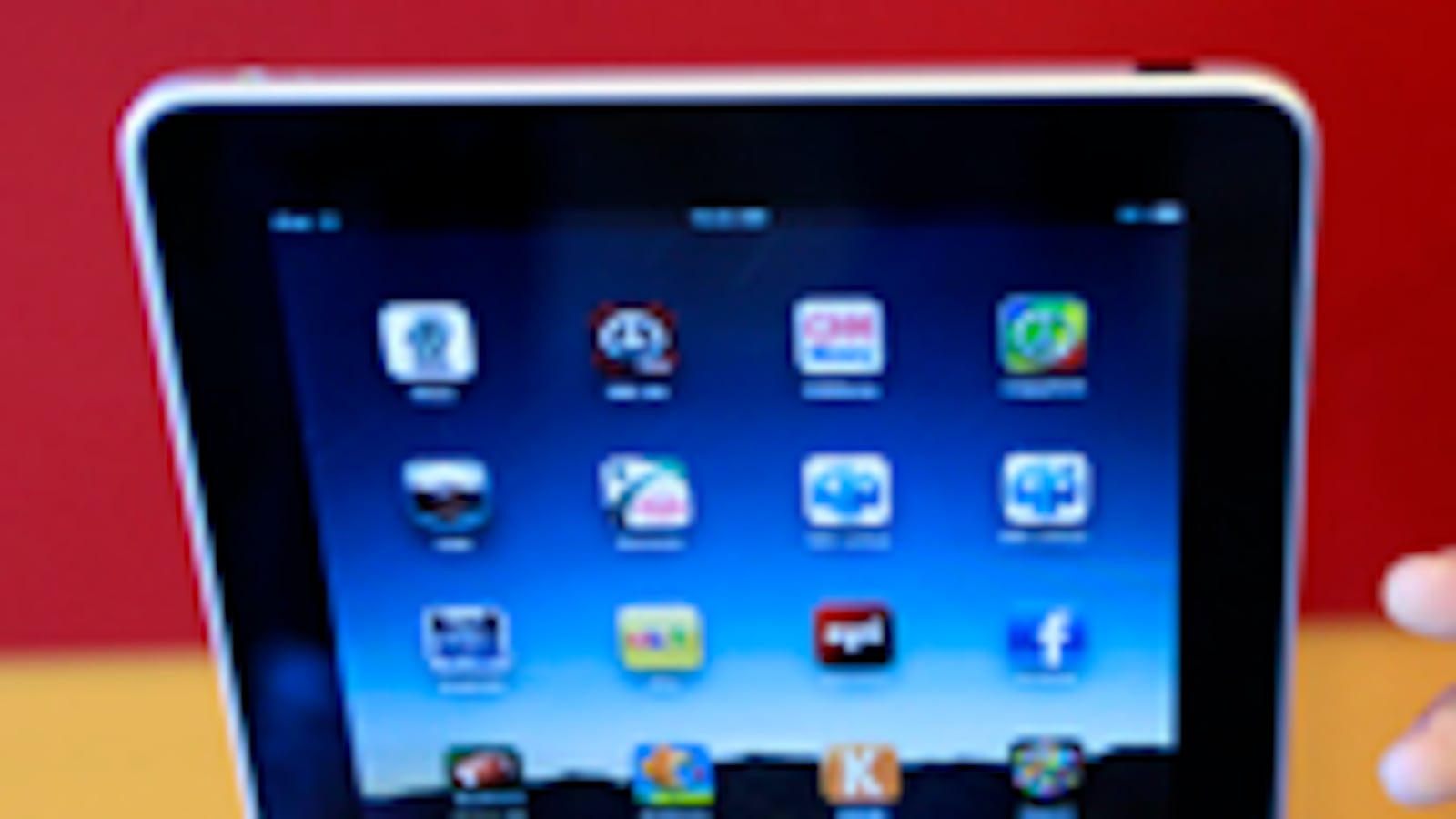 cheats/2010/05/28/ipad-a-hit-in-global-debut/mcinerney-first-time-ipad_92983_cqiinm