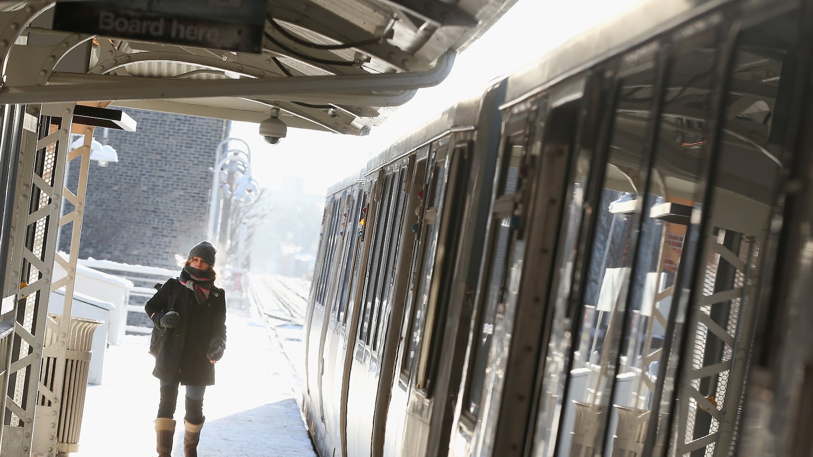 cheats/2014/03/24/train-derails-at-o-hare-airport/140324-train-ohare-cheat_l1fs9n