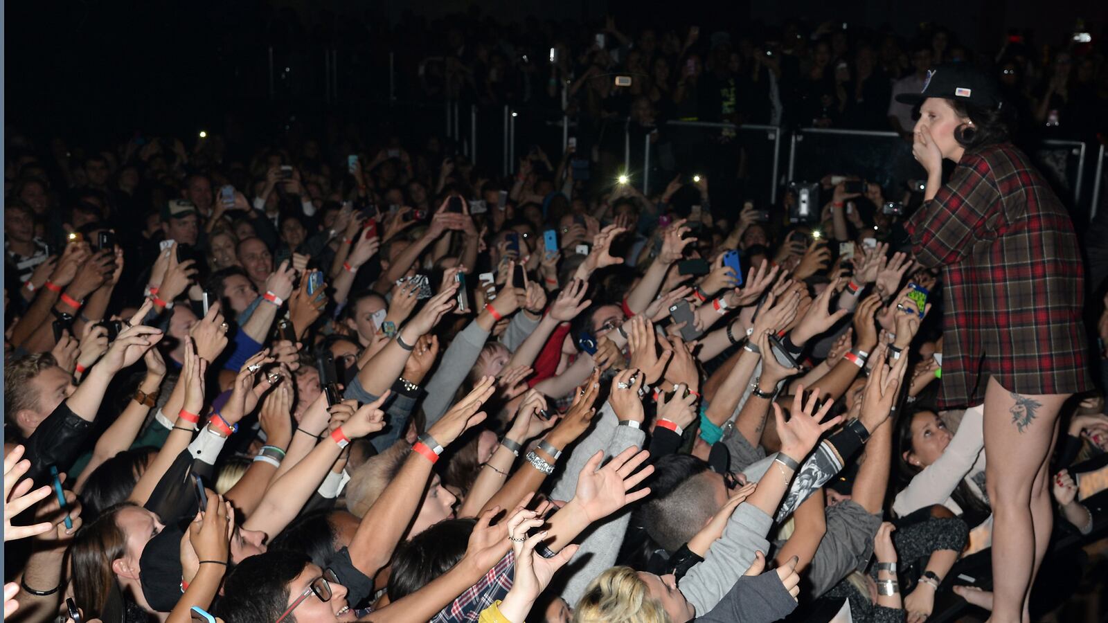 articles/2013/11/04/the-youtube-music-awards-were-alarmingly-strange-and-epically-cool/131103-youtube-music-awards_lzfxg8