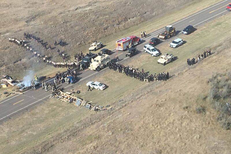 galleries/2016/11/01/scenes-from-america-s-growing-pipeline-protests-photos/161101-pipeline-protests-09_aiqfdw