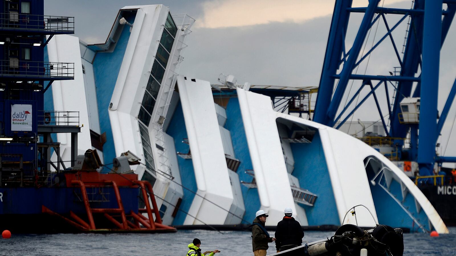 cheats/2013/01/12/costa-concordia-to-be-removed/130112-costa-remove-year-cheat_fugseg