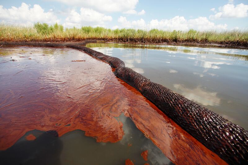 galleries/2010/12/23/internet-trends/internet-trends---oil-spill_llrwqt