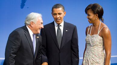 articles/2011/05/26/dominique-strauss-kahn-and-obamas-photo-the-picture-worth-a-thousand-words/strauss-kahn-obama_183628_siajls