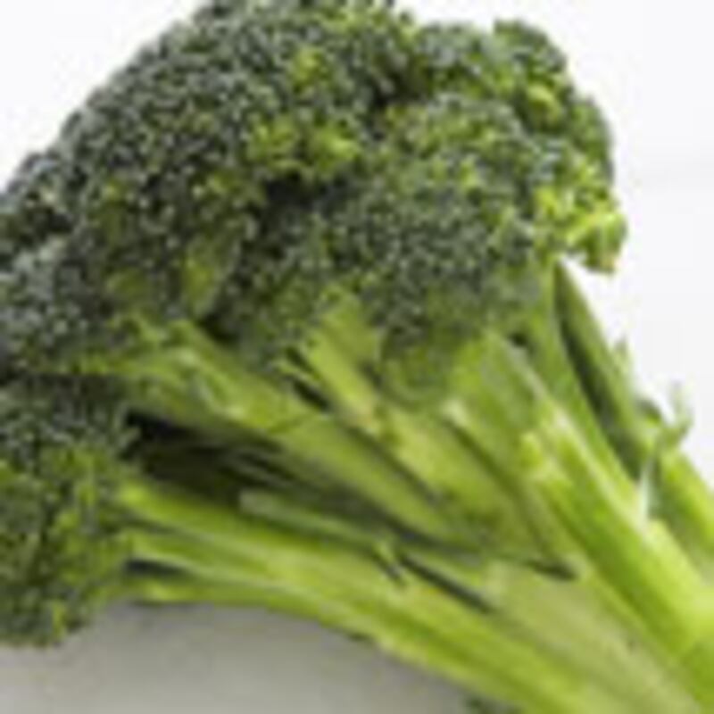 articles/2010/08/06/mario-batali-and-nigella-lawson-recipes-that-use-wine/wte-celeb-chefs---broccoli_dmlkez