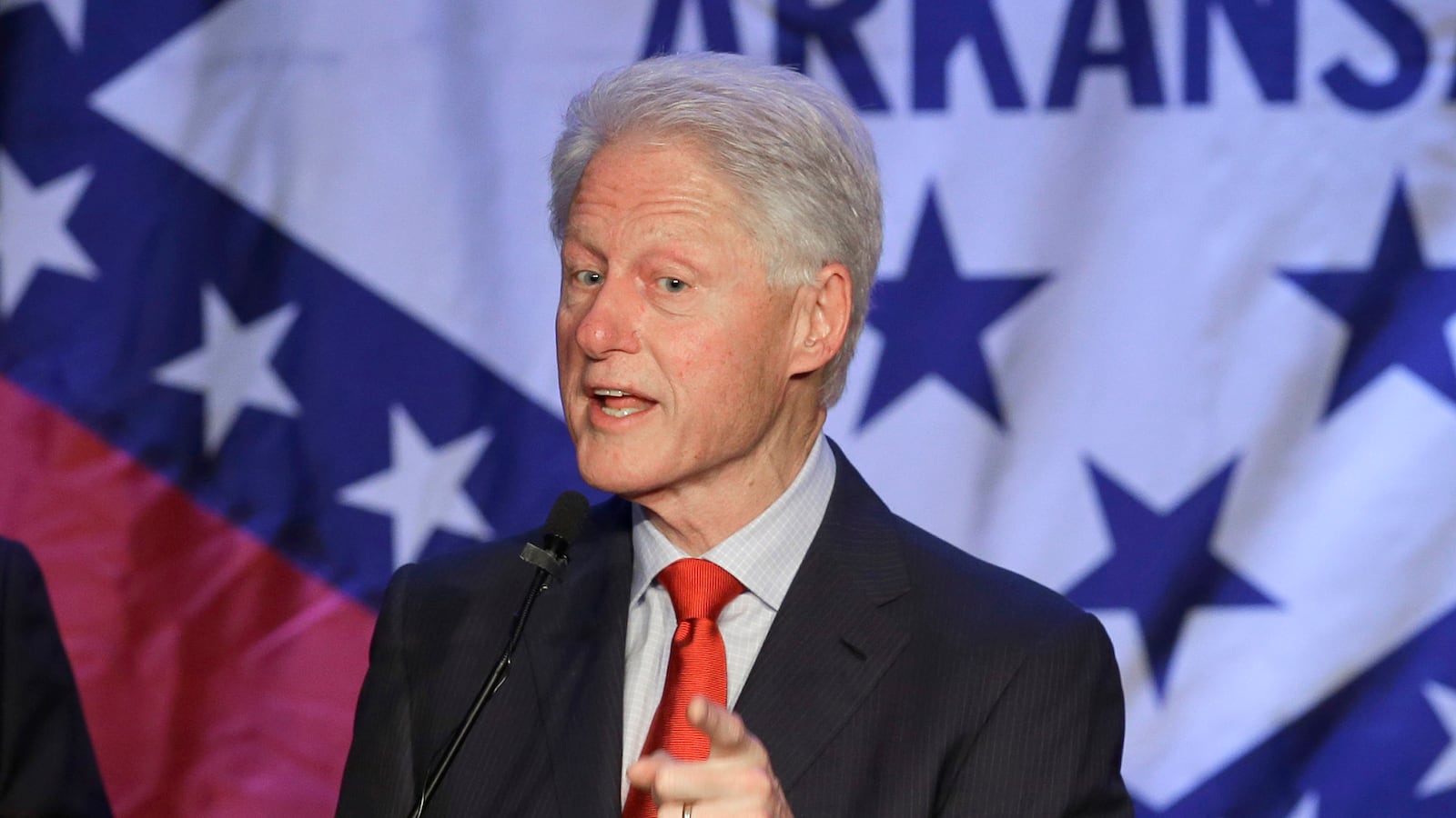 articles/2014/10/02/bubba-goes-back-to-the-briar-patch-bill-clinton-s-arkansas-obsession/141001-Murphy-bclinton-arkansas-tease_cppspt