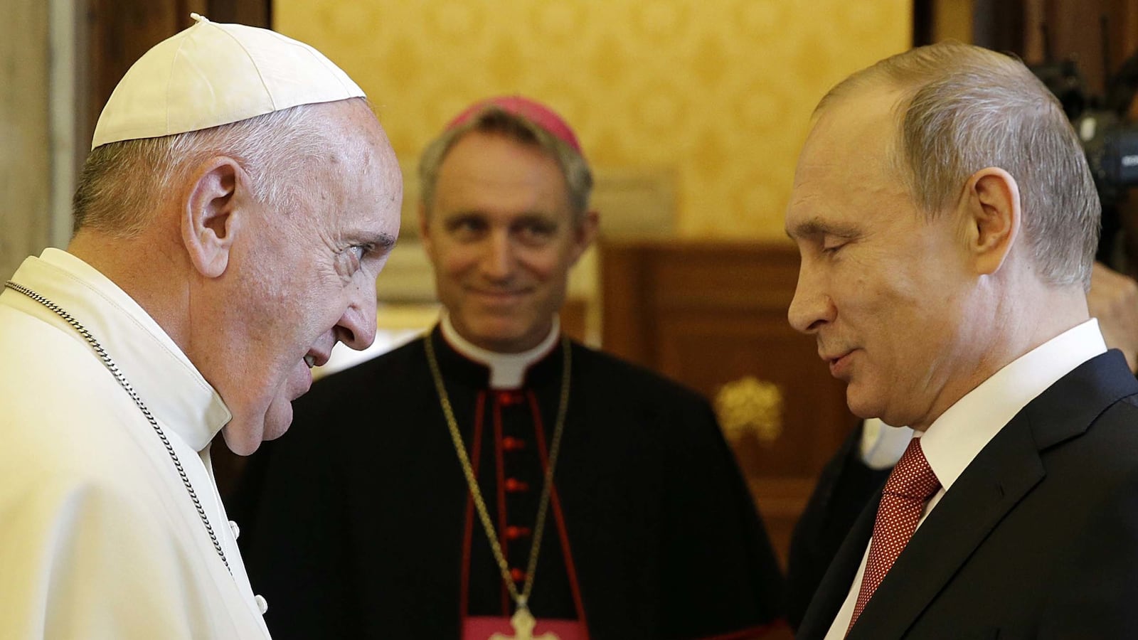 galleries/2015/06/10/when-popes-meet-dictators-photos/150601-pope-dictators-tease_xrko5s