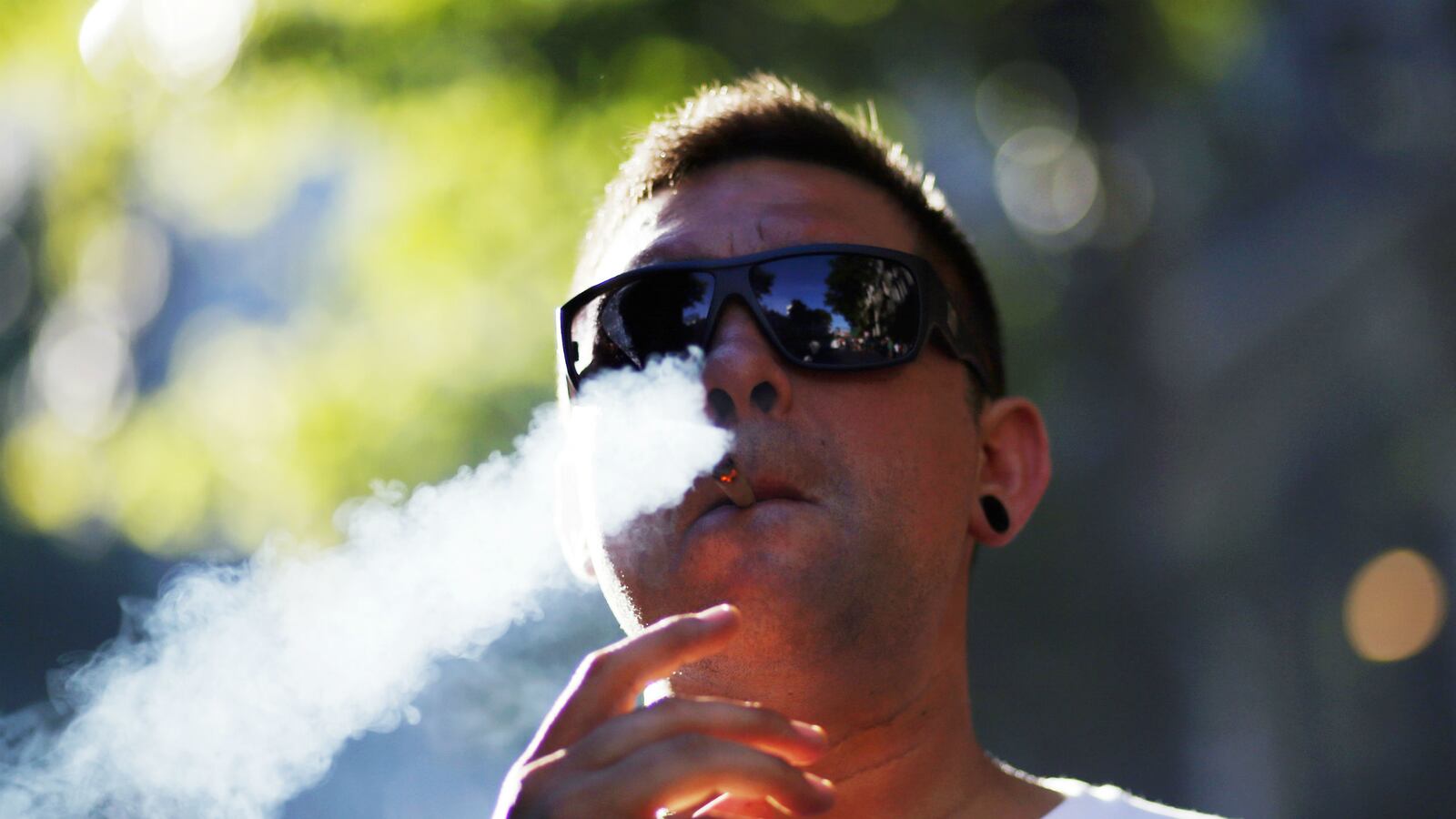 cheats/2015/02/13/apple-reconsiders-policy-on-weed-apps/150213-marijuana-cheat_aum8mw