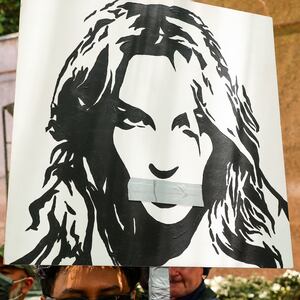 210624-roundtree-britney-tease_yvixum