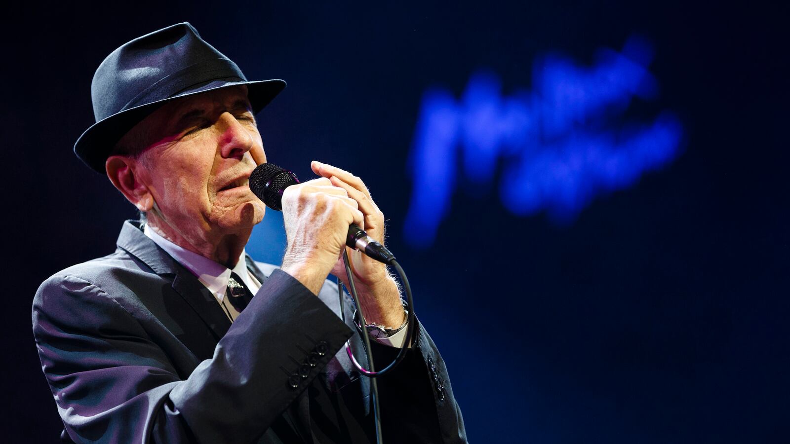 cheats/2016/11/16/leonard-cohen-passed-away-after-a-fall/161110-leonard_cohen-rip-cheat_irrvep