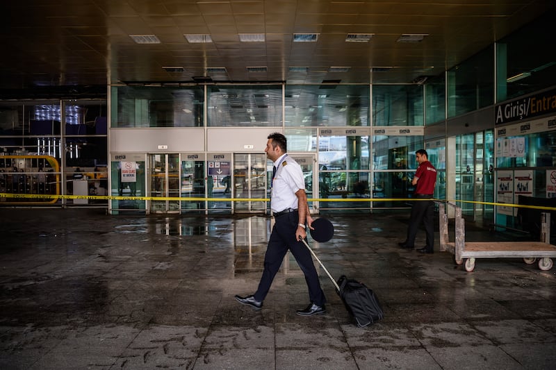 galleries/2016/06/28/ataturk-istanbul-turkey-airport-attack/160629-turkey-airport6_rmwuma