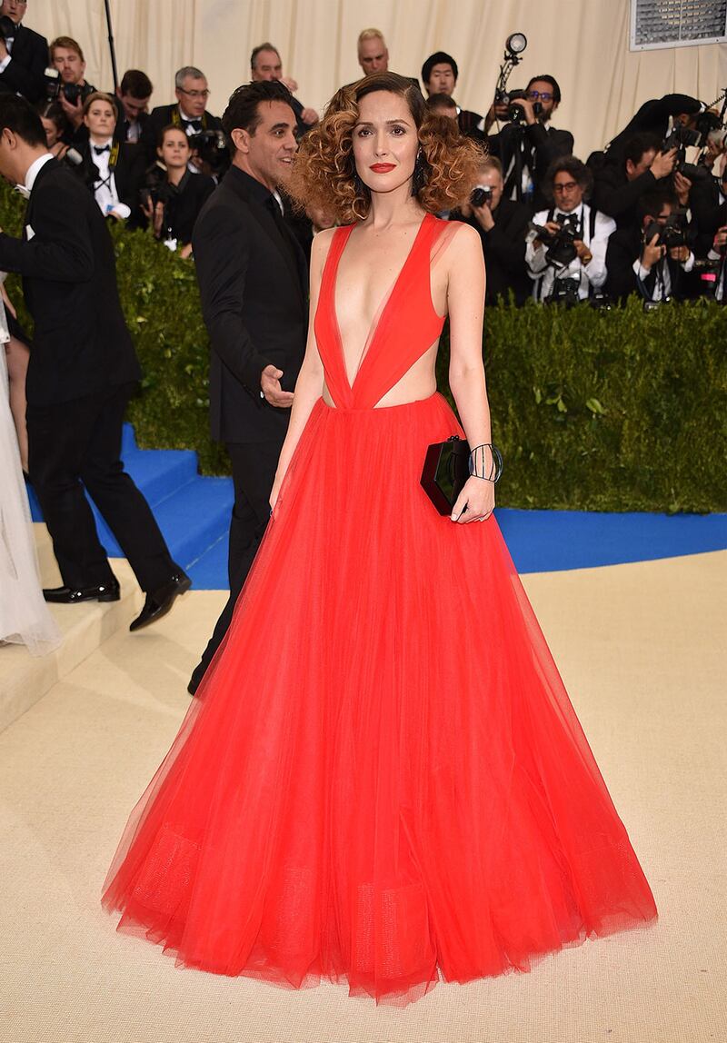 galleries/2017/05/01/how-to-rock-the-met-gala-red-carpet/170501-met-gala-10_yv8zqc