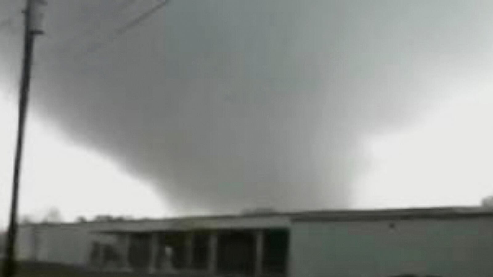 cheats/2013/01/30/tornadoes-wreak-havoc-in-south/130130-january-storms-storify-tease_qegouk