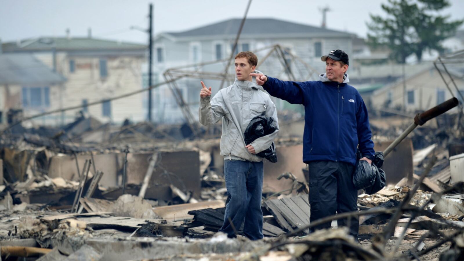 cheats/2012/12/08/ny-ignored-sandy-warnings/breezy-point-fire-sandy-cheat_ixb3xd