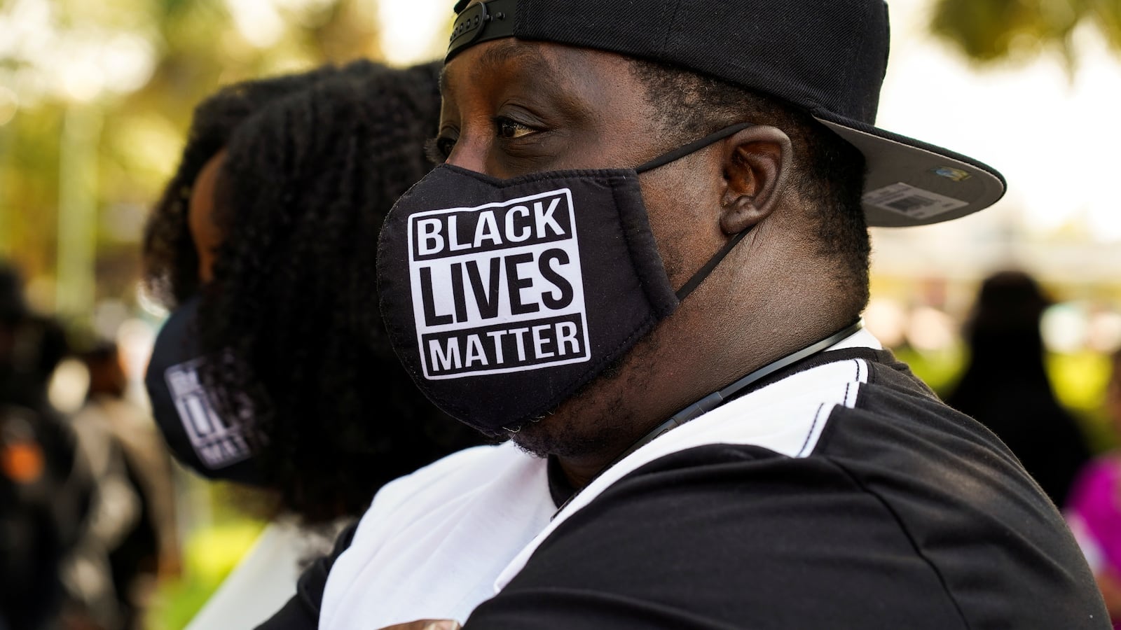 2020-10-03T221759Z_1503638916_RC2ABJ9BFTS4_RTRMADP_3_GLOBAL-RACE-PROTESTS-LAFAYETTE_tzuhjt