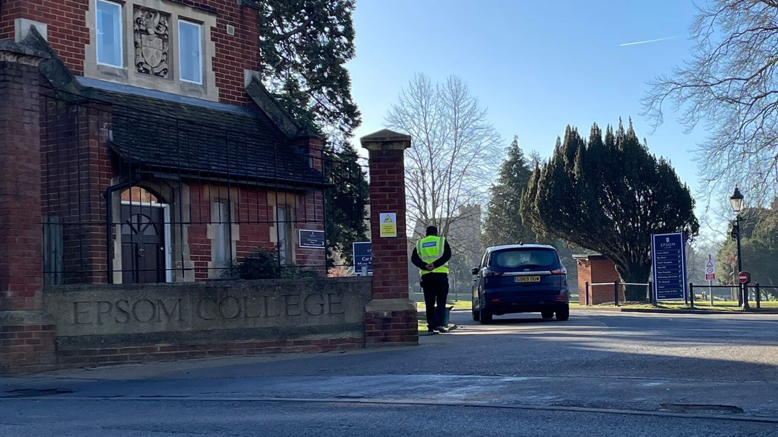 FoRsHiuWQAIoK-M_qvsjnz