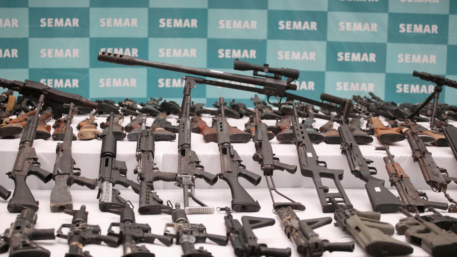 cheats/2011/07/30/26-ak-47s-stolen-from-army-post/mexico-guns-solomon_f7t1cy