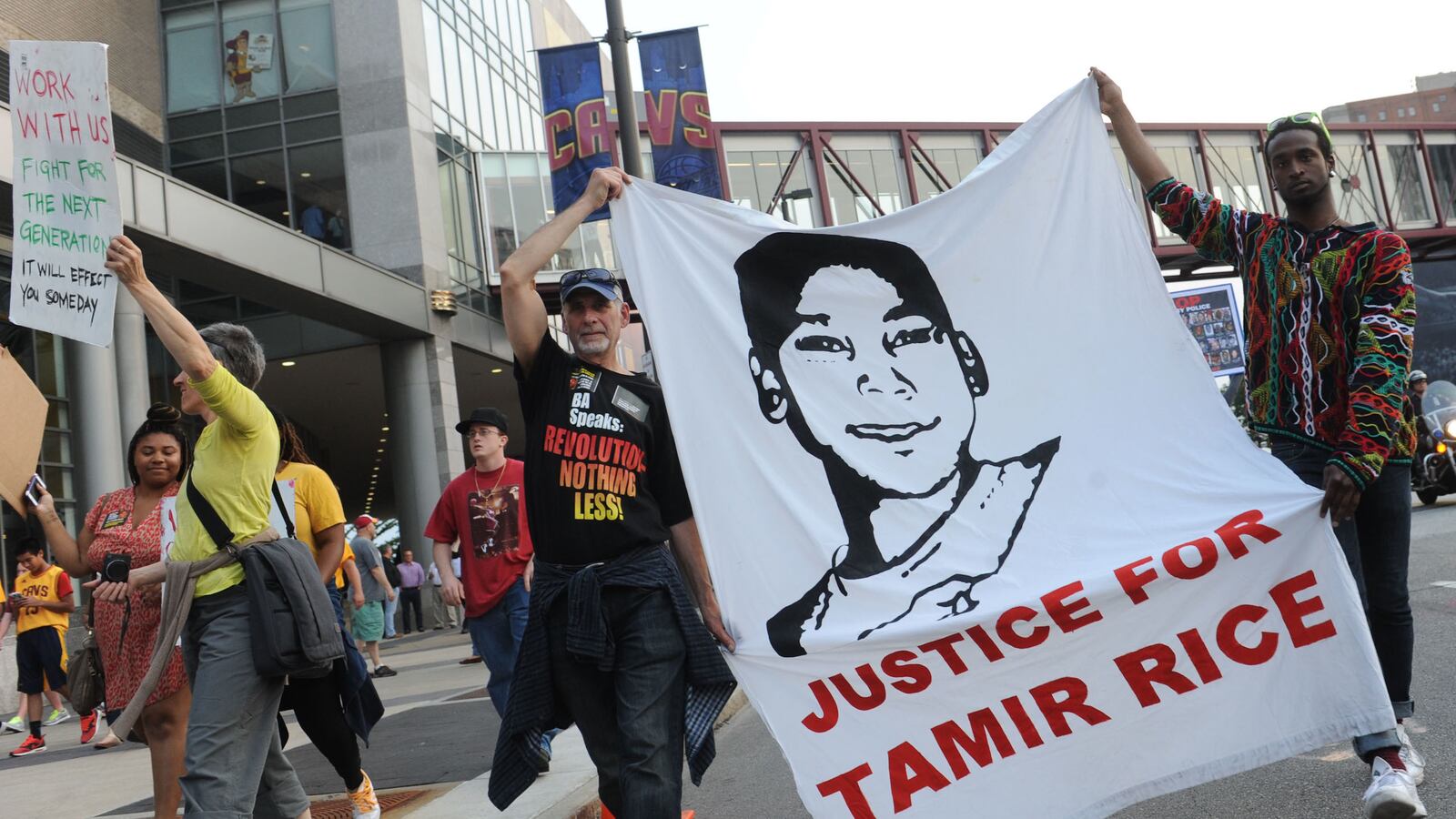 cheats/2015/06/13/911-caller-afraid-tamir-would-shoot/150613-tamir-cheat_mgwicl