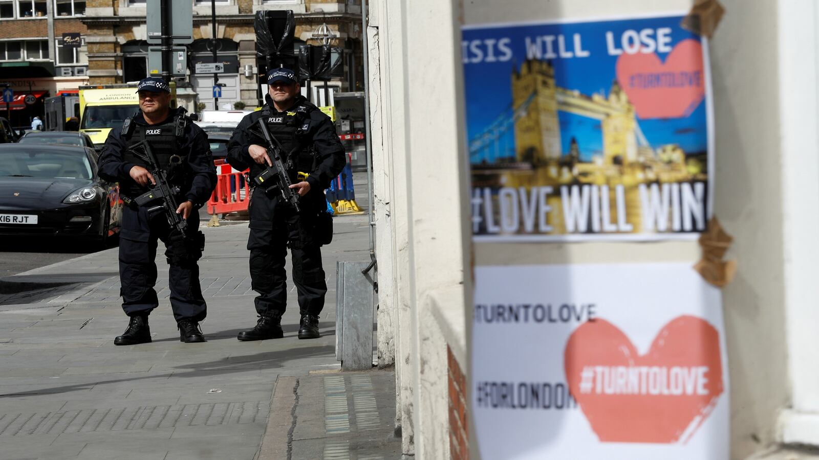 170604-british-cop-attackers-baton-cheat_uwepzn