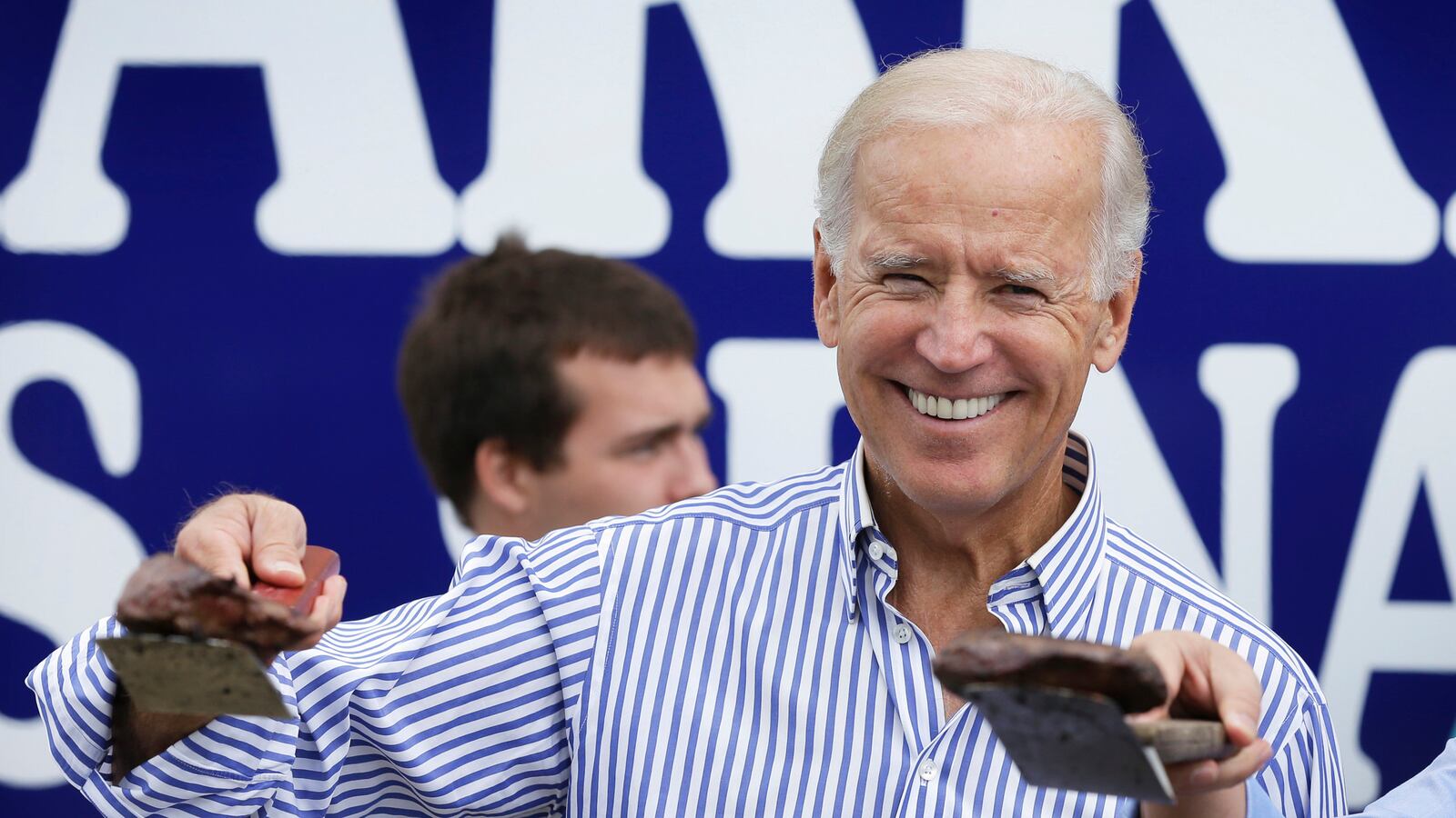 articles/2013/09/16/biden-serves-up-2016-speculation-with-a-side-of-steak/130915-biden-steak-fry-tease_vwgicu