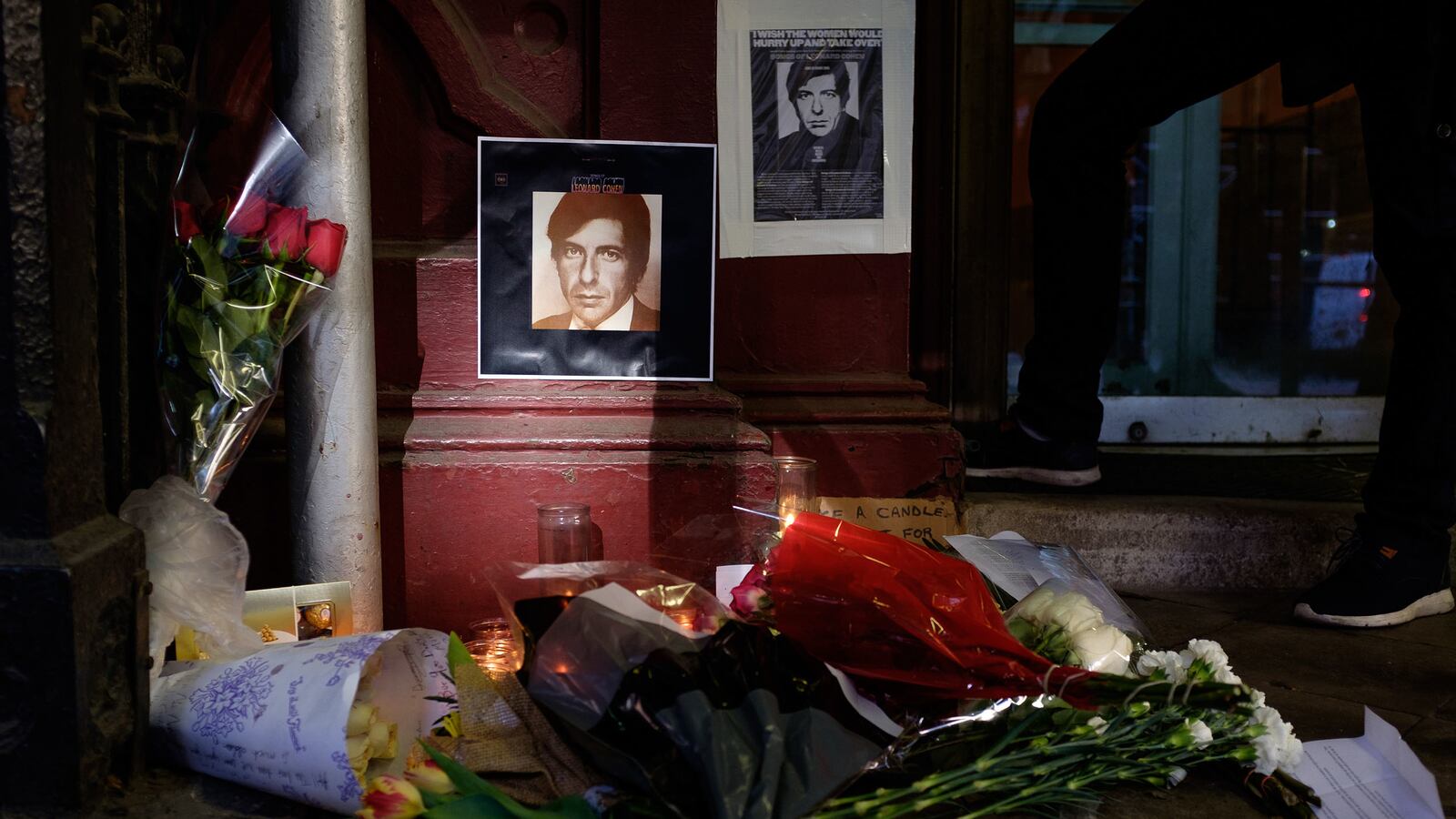 articles/2016/11/15/inside-the-wake-for-leonard-cohen-at-the-chelsea-hotel/161114-Haden-Guest-leonard-cohen-chelsea-hotel-tease_howfru