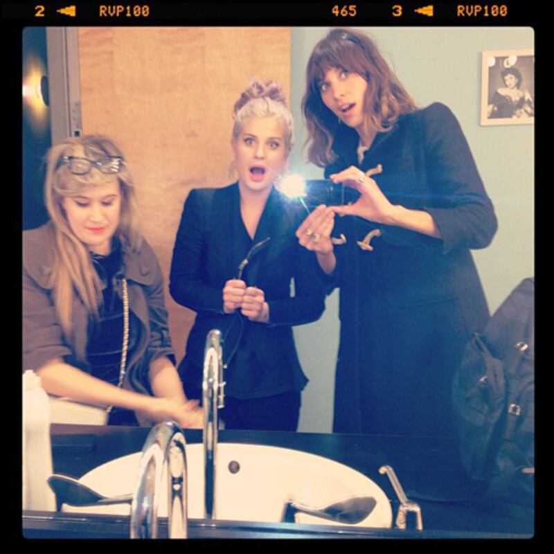 galleries/2012/01/29/bruno-mars-snooki-more-celebrity-twitter-pictures-photos/twitpics-1229-osborne_rjqsvp