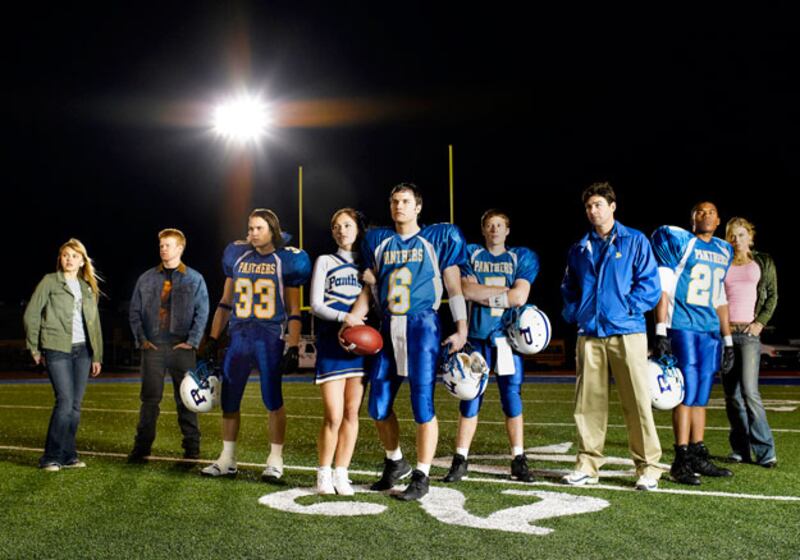 galleries/2010/02/11/the-week-in-culture/wic---friday-night-lights_pjchxf