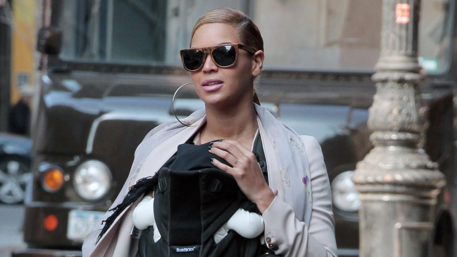 cheats/2012/10/22/report-no-trademark-for-blue-ivy/beyonce-baby-name-trademark-fails-cheat_oihsa2