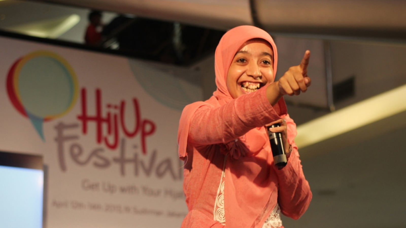 articles/2014/05/19/young-muslim-comic-takes-on-fundamentalists/140519-moral-courage-tease_j0pw61