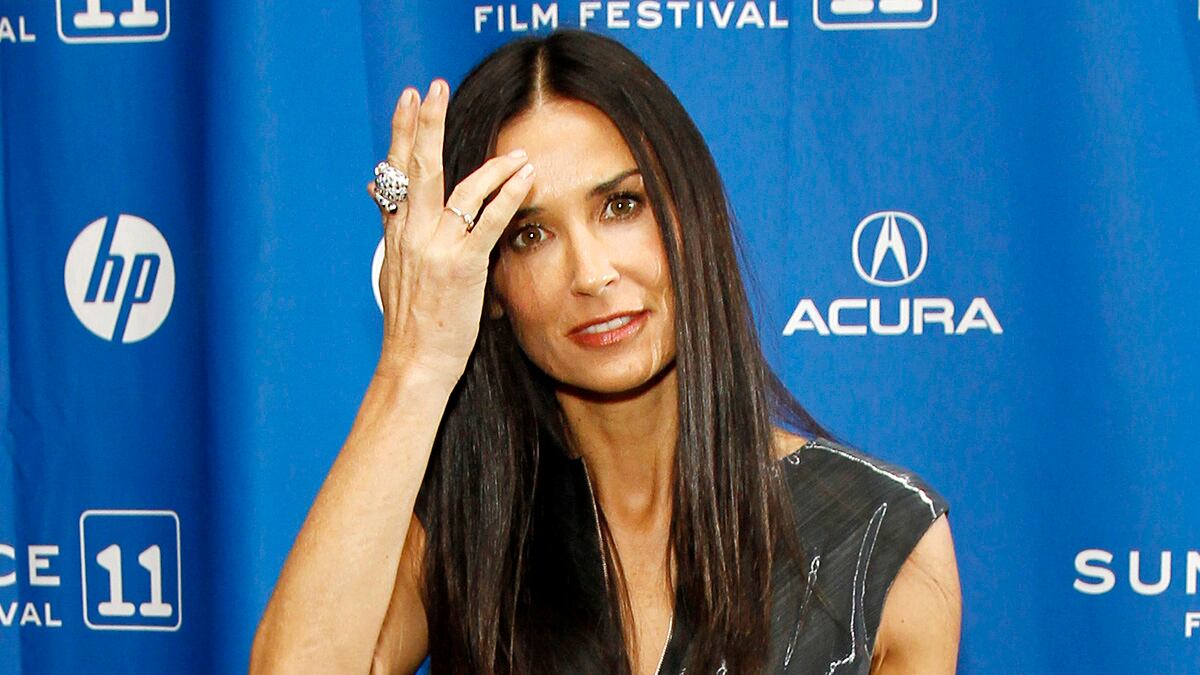 cheats/2012/01/27/demi-drank-tons-of-red-bull-report/demi-moore-redbull-cheat_vmqtch