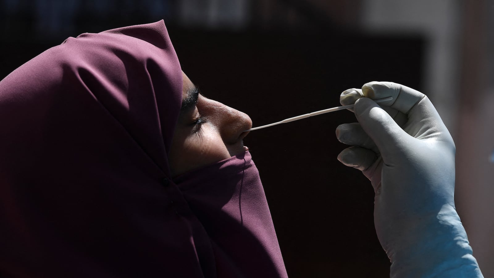 211021-Betuel-swab-tease_dasi7t