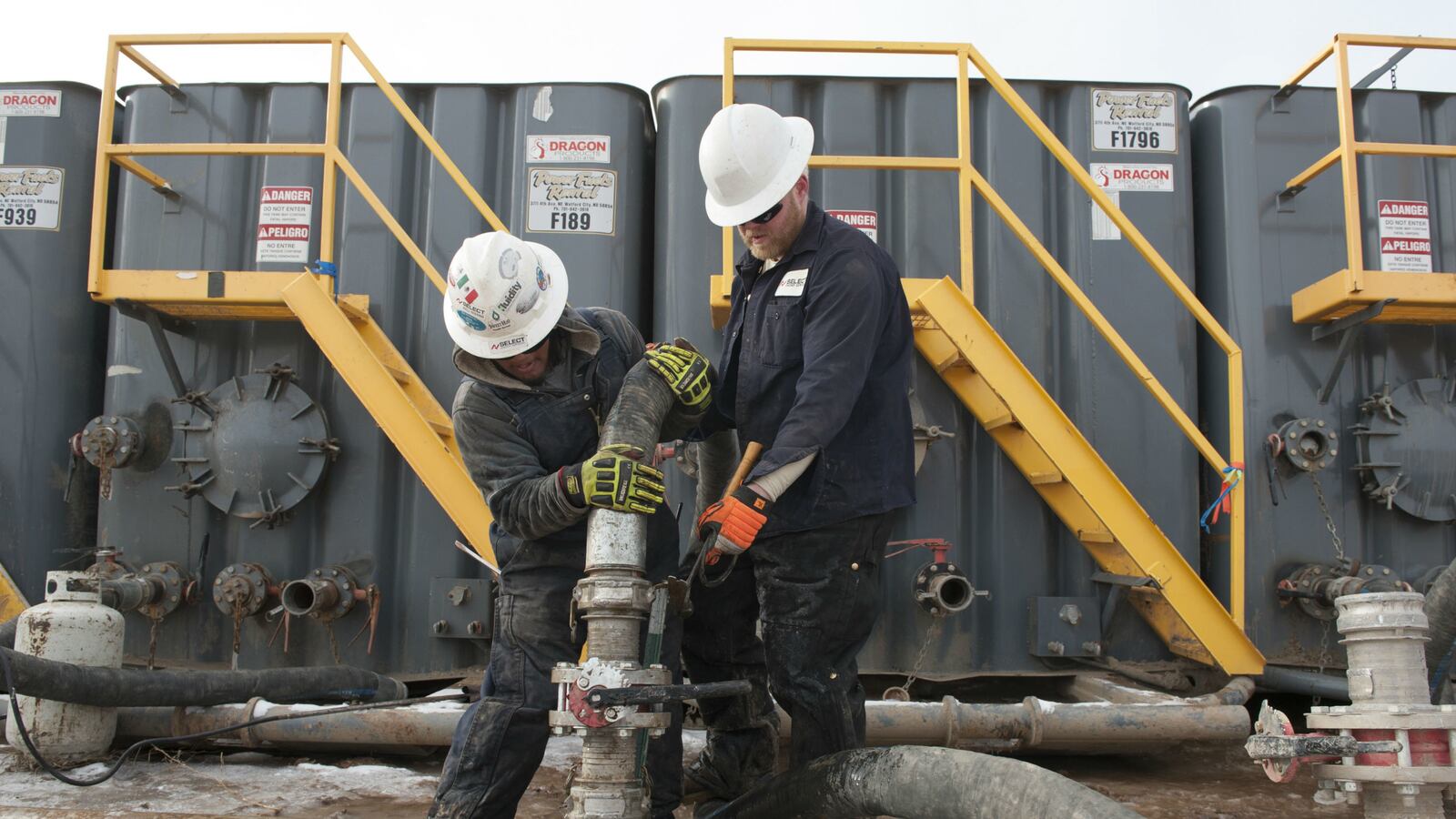 cheats/2015/06/04/epa-fracking-safe-for-drinking-water/150604-fracking-cheat_ad8iay